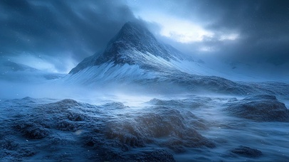 迷雾雪山雪原