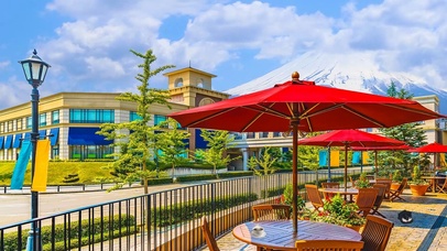 户外秋高气爽的咖啡厅