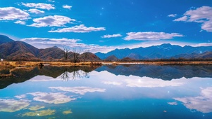 4K蓝天湖泊