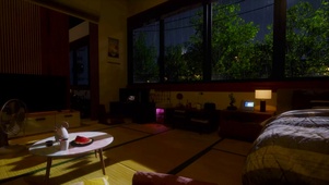 夏日凉爽雨天夜晚房间
