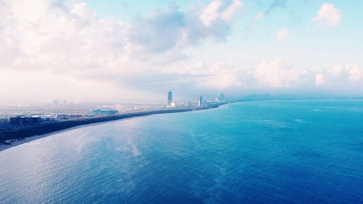 航拍蓝色的大海