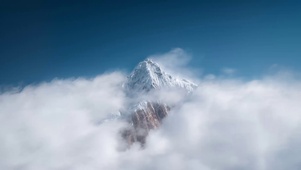 云中的山峰