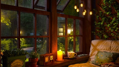 温馨木屋窗外雨景