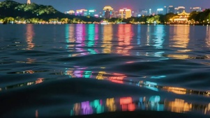 雨天湖泊夜景