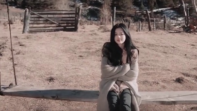 荡秋千的美女