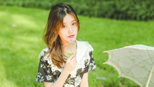 黑裙成熟萝莉