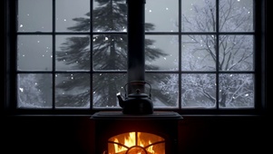 雪落窗外 炉火正暖