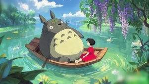湖上悠哉的龙猫和小女孩
