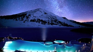 雪山泳池
