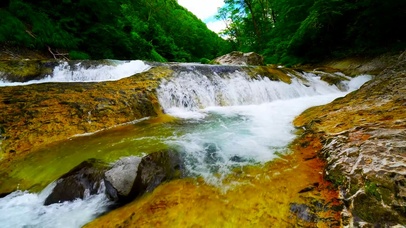 清澈护眼山涧流水