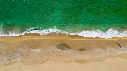 俯瞰海滩海浪
