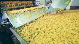 4K 高清 工厂油炸土豆薯片