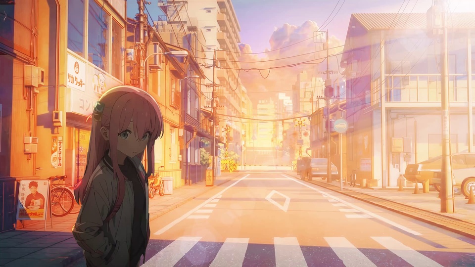 暖调夕照下的日系临街街道，前景站着粉发穿外套的少女，两侧排布民居商铺与电线杆。