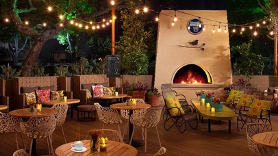 舒适的露天咖啡厅