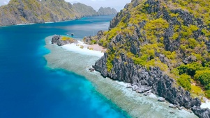 航拍海上岛屿
