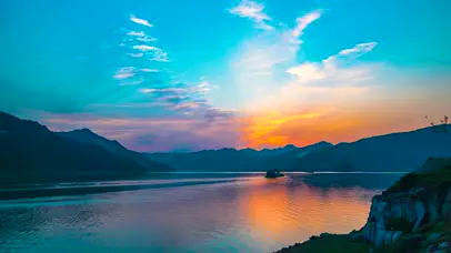 4K唯美夏天长江河道夕阳晚霞