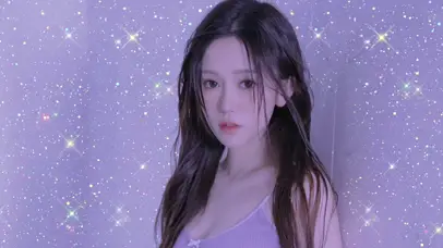 白嫩水灵吊带美女