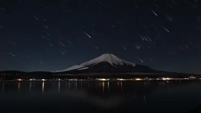 流星下的富士山