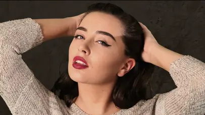 红唇性感小姐姐