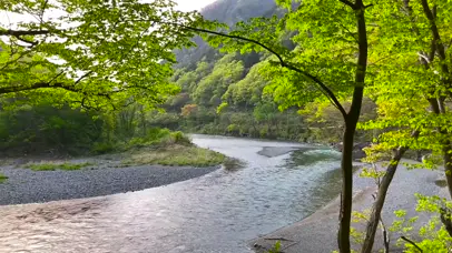 绿林山涧河流