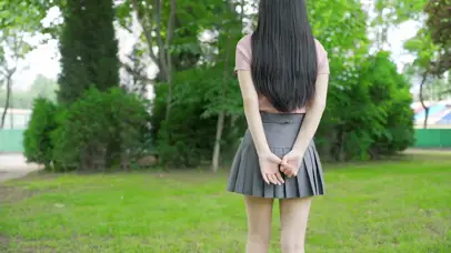 4K女孩行走背影毕业毕