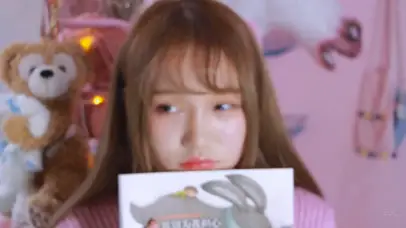 粉色世界的小姐姐