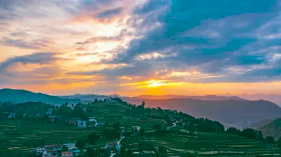 4K小镇上日落傍晚晚霞天空