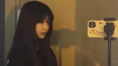 美女对镜拍vv
