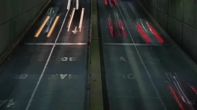隧道光影车流