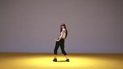 练习室舞蹈少女