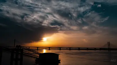 8K唯美大桥云彩夕阳晚霞