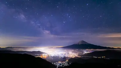 富士山下城市星空