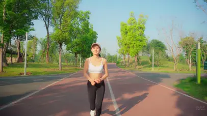 美女晨跑
