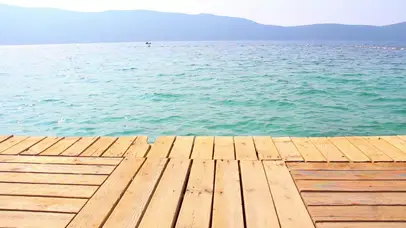 海边木板小路