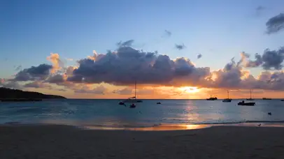 美丽的日落海滩