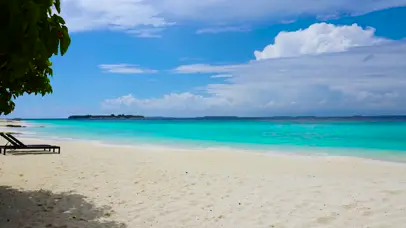 宁静的沙滩海浪