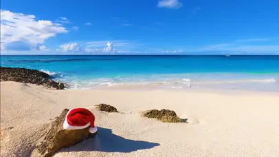 纯净的沙滩海浪