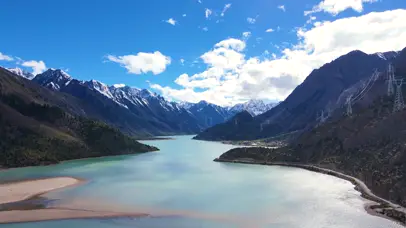 4K雪山下的然乌湖旅游景区