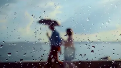 雨中情侣 雨屏