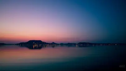 星空海上流星划过