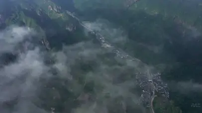 4k大山云雾缭绕农村梯田