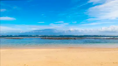 蓝天海滩海浪