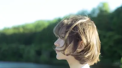 短发美女