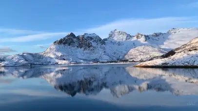 雪山倒影