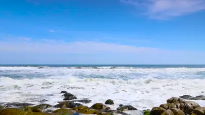 海浪翻涌