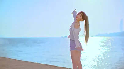 小姐姐海边跳舞