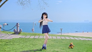清纯女孩跳舞