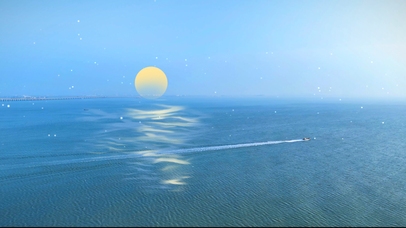 大海浩渺间，船只破碧波