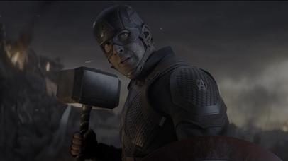 美队拿起雷神之锤