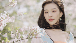 微笑的古装美女